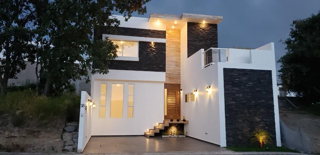 Fachada iluminada de noche